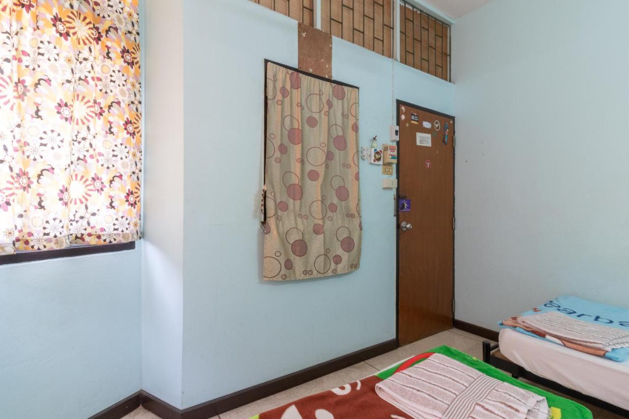 בנגקוק 7 Holder Guesthouse מראה חיצוני תמונה
