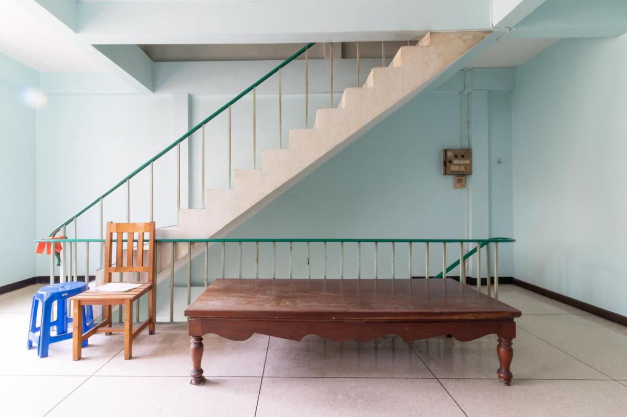 בנגקוק 7 Holder Guesthouse מראה חיצוני תמונה