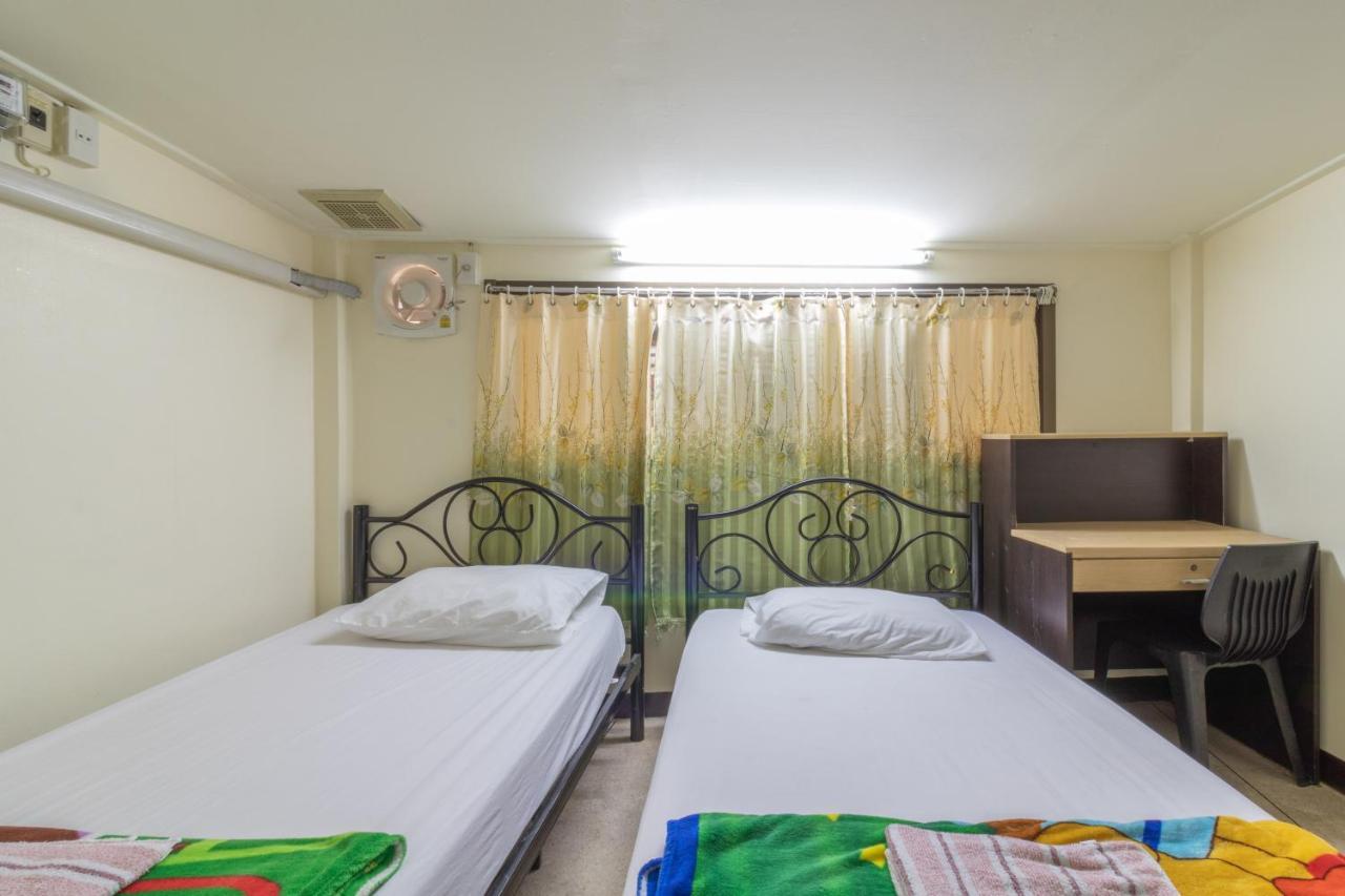 בנגקוק 7 Holder Guesthouse מראה חיצוני תמונה